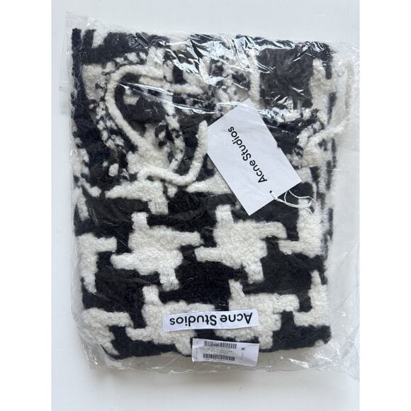 ACNE STUDIOS Houndstooth Black And White Alpaca Scarf - Picture 2 of 3